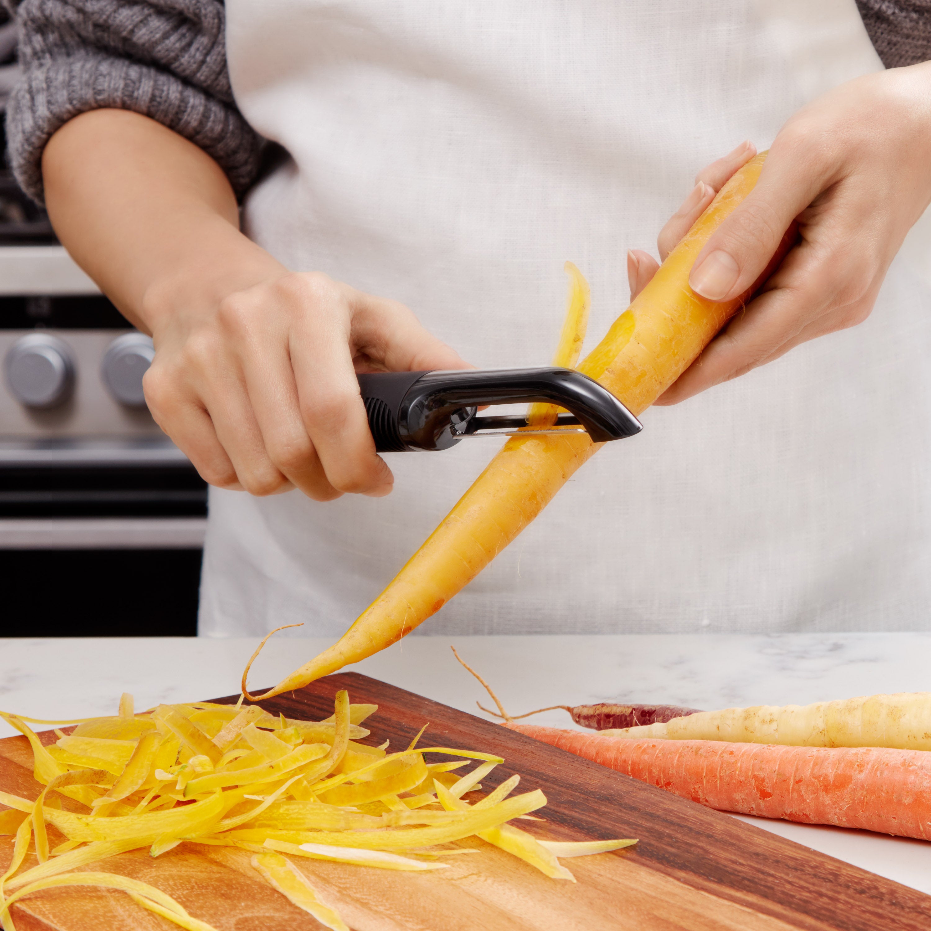 OXO GG SWIVEL PEELER-CARDED