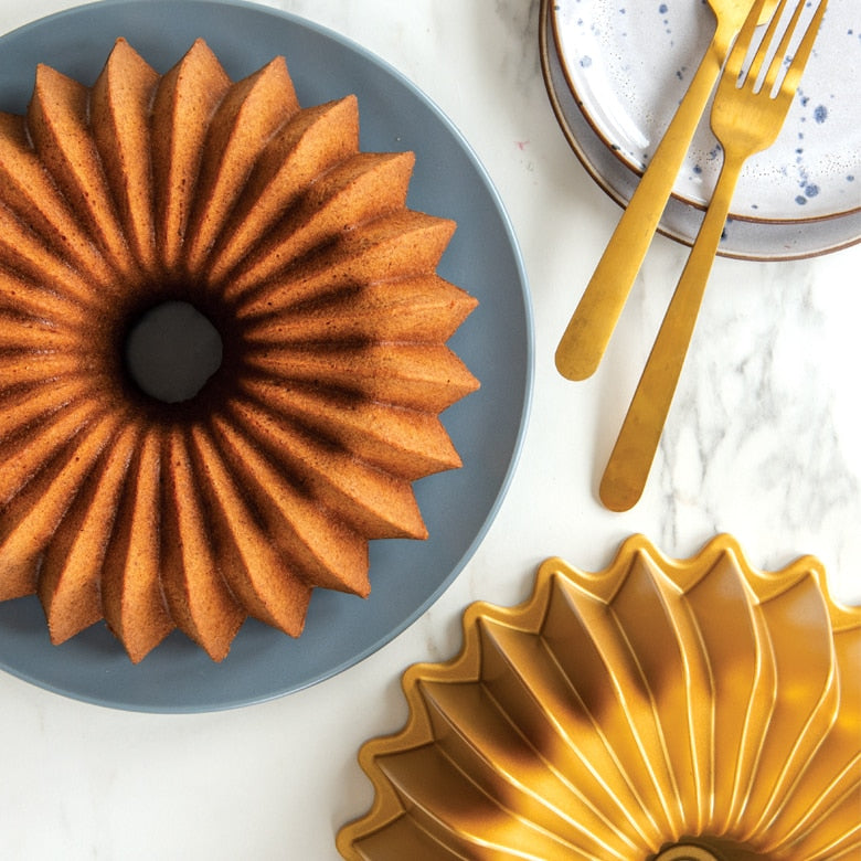 10 Cup Brilliance Bundt Pan