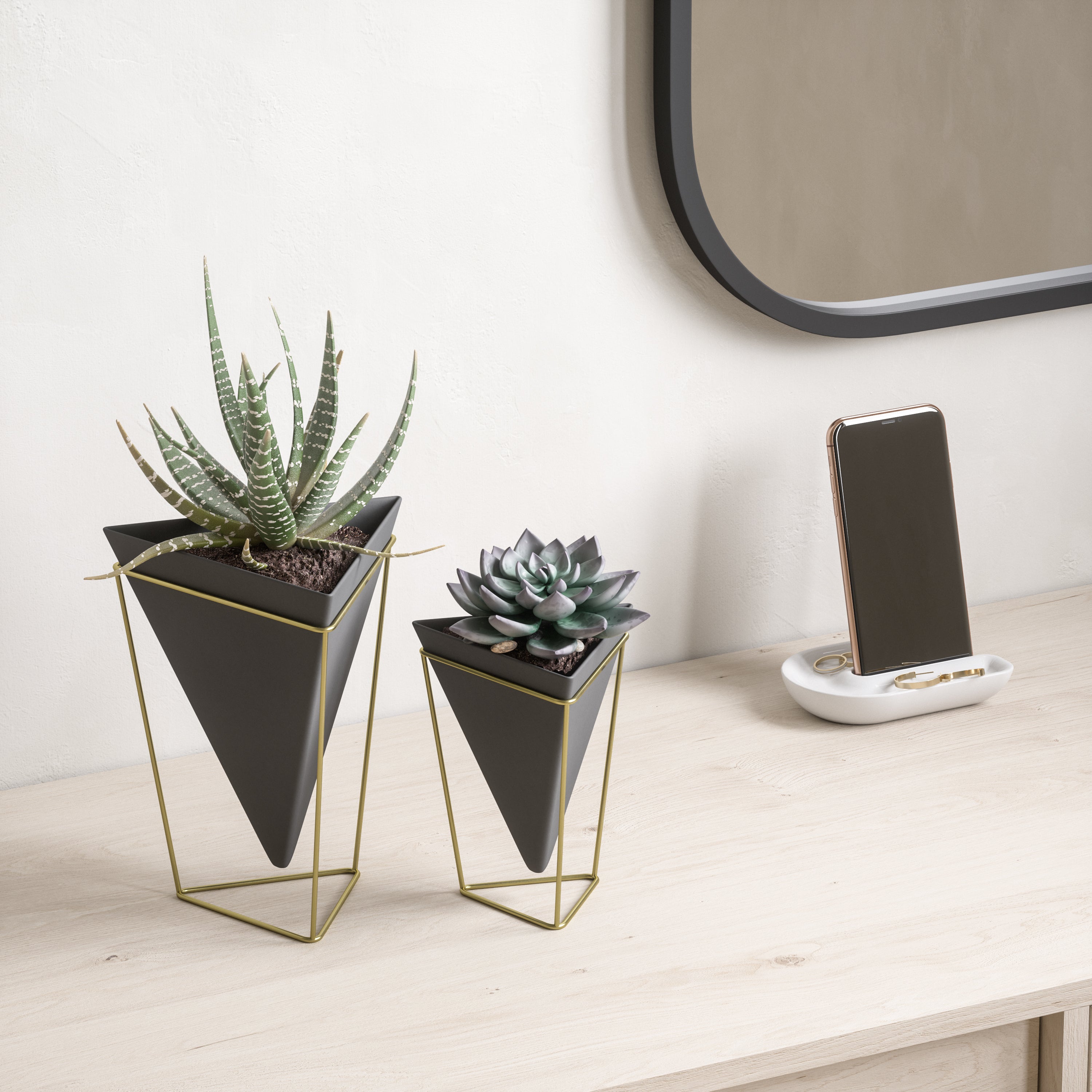 Trigg Tabletop Black / Brass