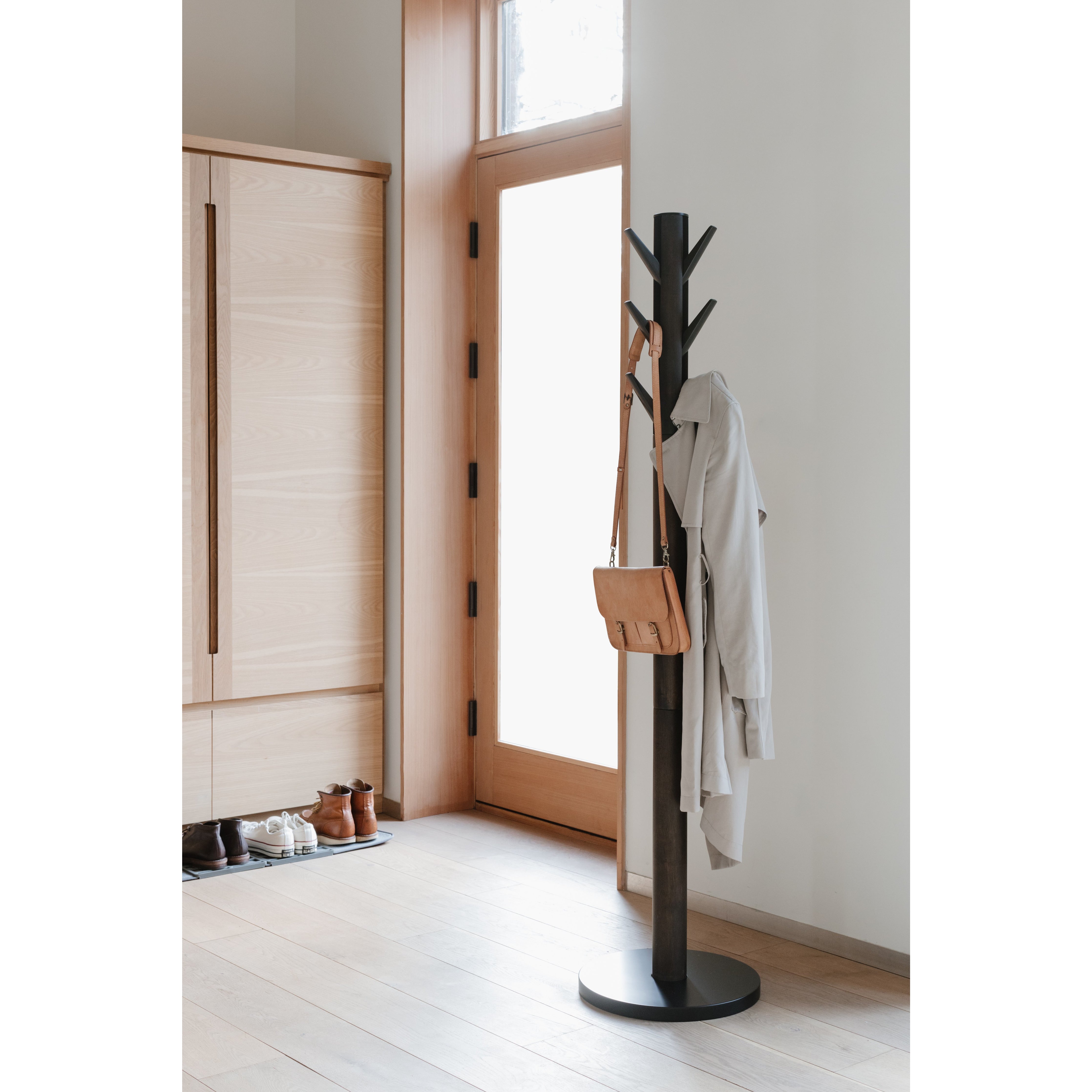 FLAPPER COAT RACK BLACK/ WALNUT